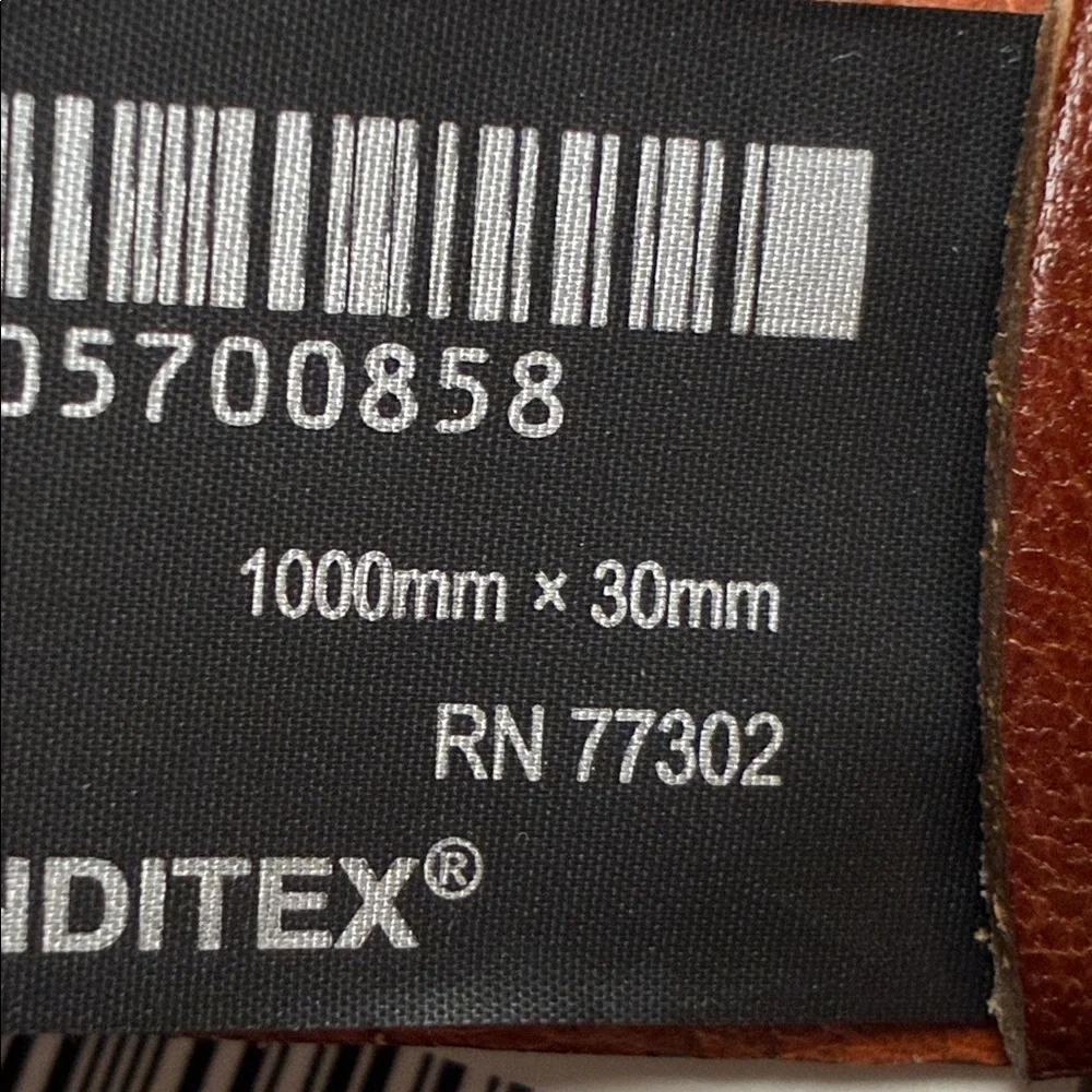 NWOT Zara Brown Leather Belt with an Oval Buckle. Size 32.
